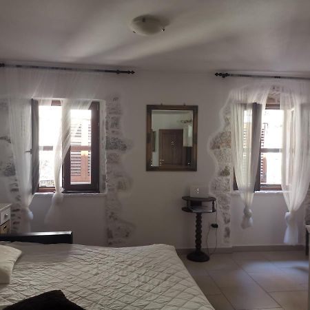 Apartment Martin - 10 Mt To The Beach Rovinj Buitenkant foto