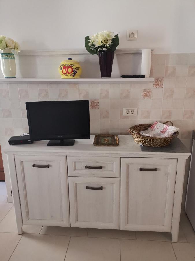 Apartment Martin - 10 Mt To The Beach Rovinj Buitenkant foto