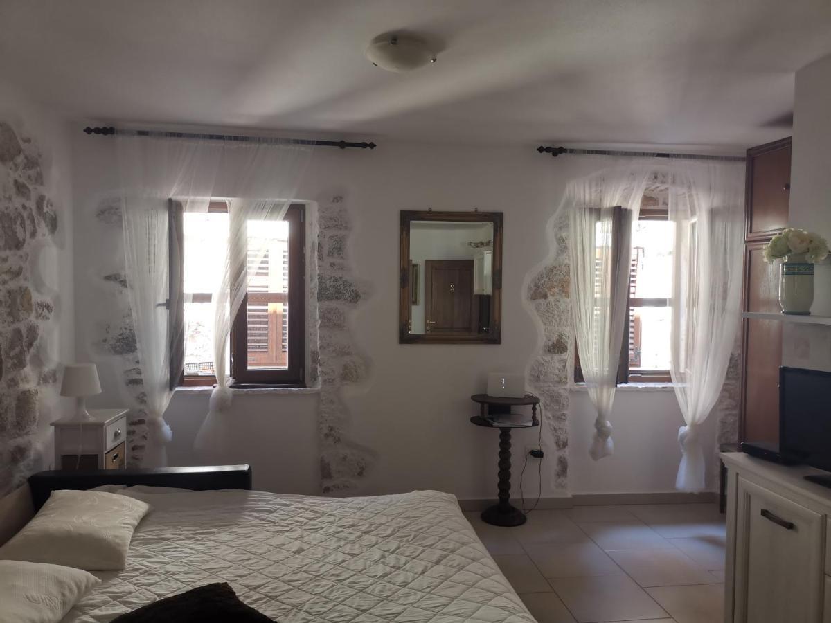 Apartment Martin - 10 Mt To The Beach Rovinj Buitenkant foto