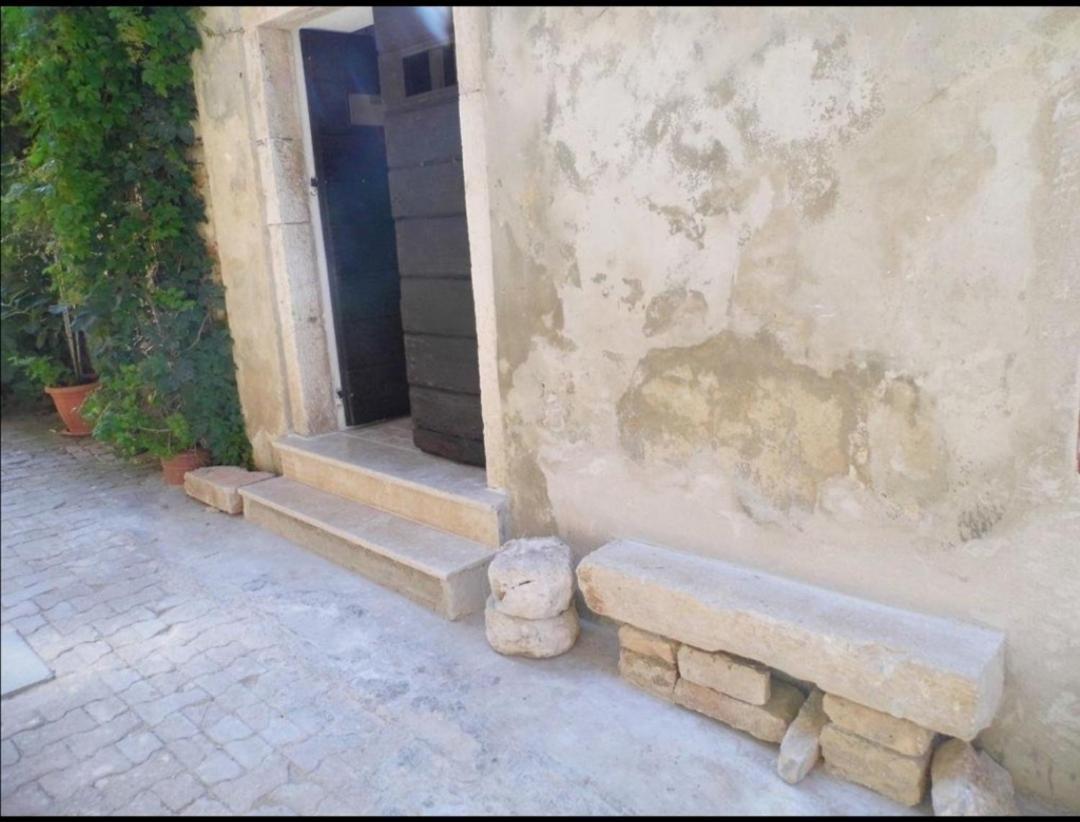 Apartment Martin - 10 Mt To The Beach Rovinj Buitenkant foto